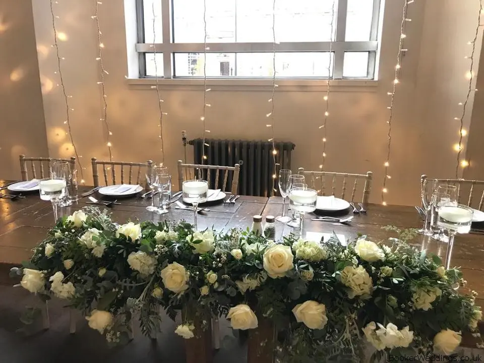 Top Table White and Green Arrangement