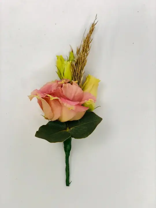 Ladies Boutonniere of Lisianthus