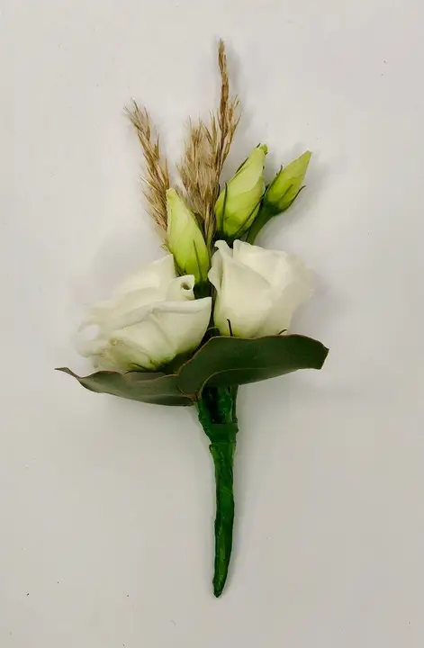 Simple Lisianthus Boutonniere for Groomsmen