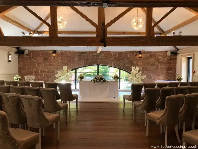 Wedding Ceremony Flowers at Allerton Manor Golf Club