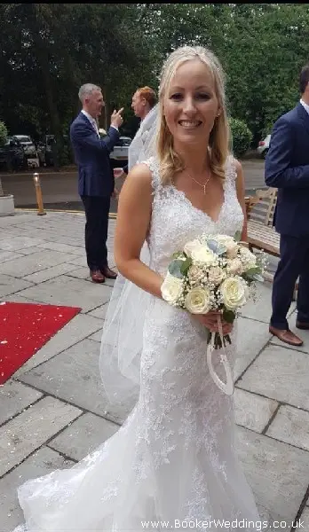 Wedding Photo of Beautiful Bride with Peach and Cream Roses Hantied Bride Bouquet