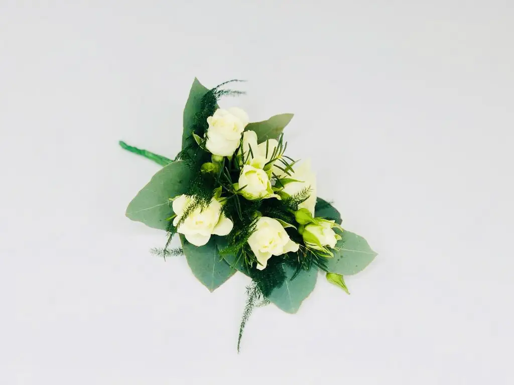 White Spray Rose Pin Corsage