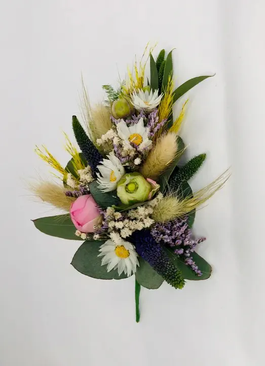 Modern Pin Corsage using Veronica Daisies and Pampas