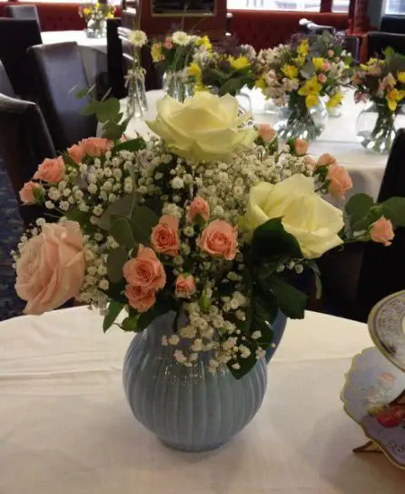 Table Arrangement for Cake Table