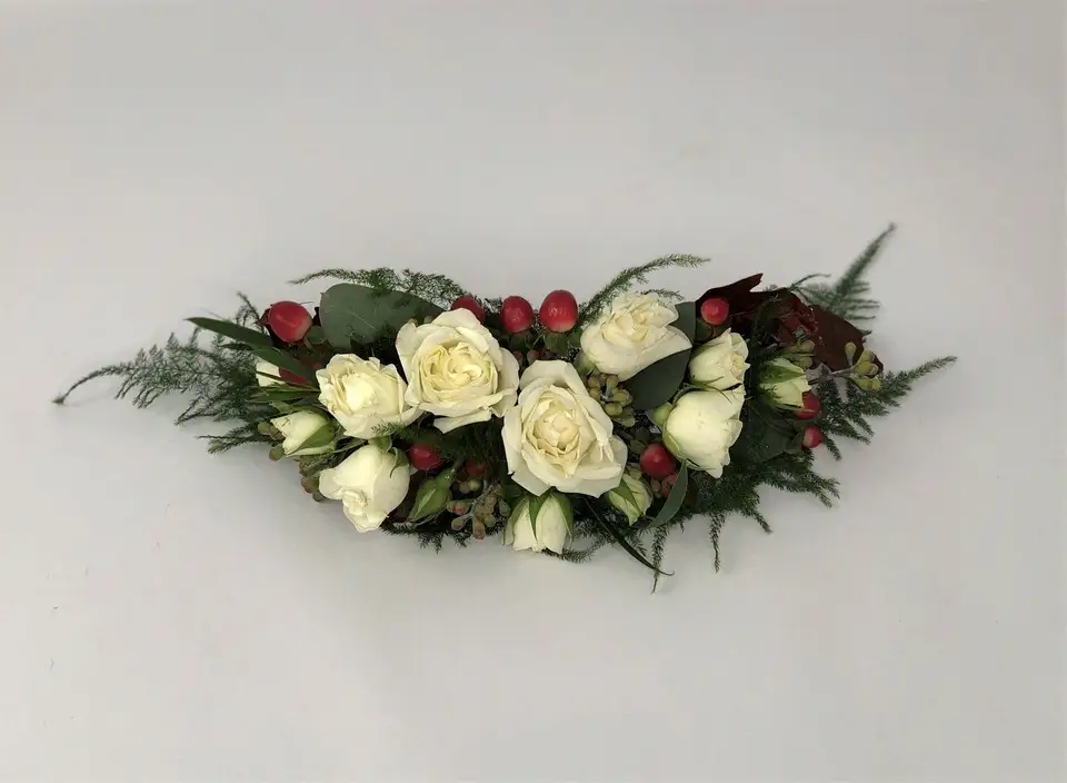 Bridal Comb with Spray Roses and Berries