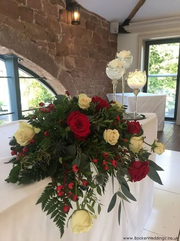 Red and Gold Table Arrangement at Allerton Manor