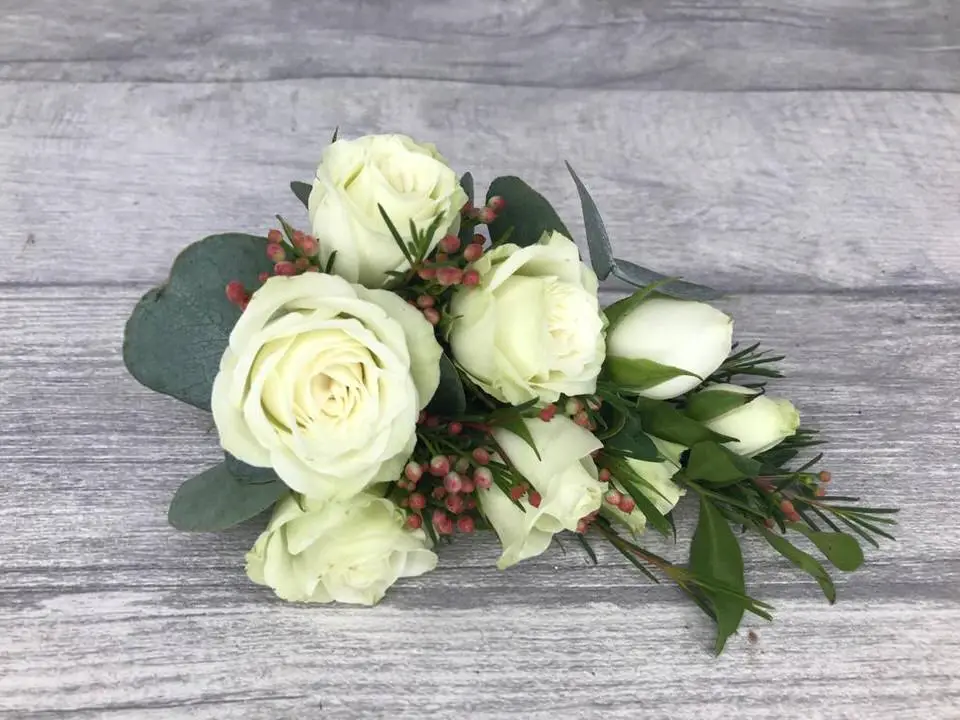 White Spray Rose Pin Corsage