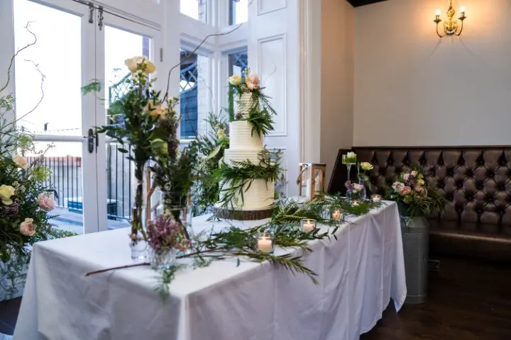 Hotel Tia Photoshoot with Flowers from Booker Weddings7