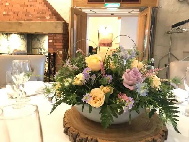 Pastel Wedding Flowers at Allerton Manor9