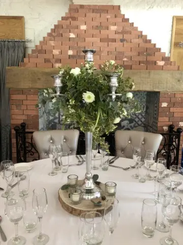 Rustic Wedding Flowers at Allerton Manor8