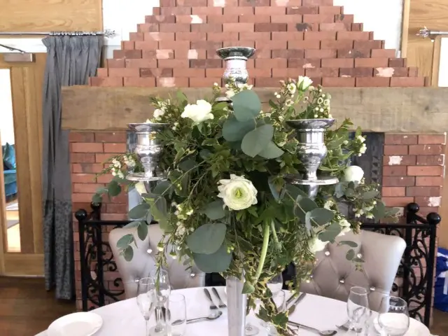 Rustic Wedding Flowers at Allerton Manor9